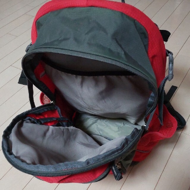 Deuter(ドイター)のDeuter Bike One 20 RED✕GRAY  リュック スポーツ/アウトドアの自転車(バッグ)の商品写真