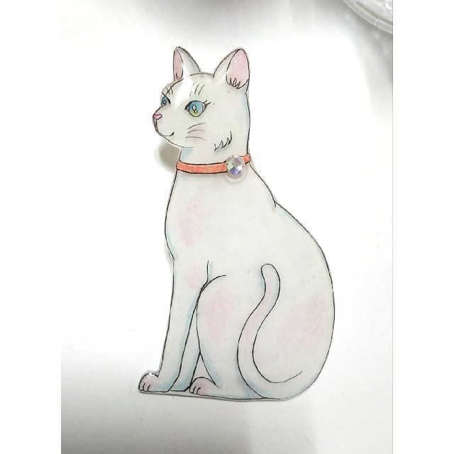🎵送料無料🎵おすわり猫ちゃん😺ブローチ(白) ハンドメイドのアクセサリー(コサージュ/ブローチ)の商品写真