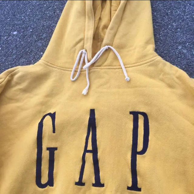 GAP(ギャップ)のGAP ロゴパーカー 黄色 イエロー メンズのトップス(パーカー)の商品写真