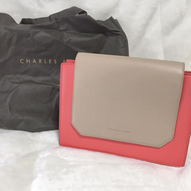 Charles and Keith(チャールズアンドキース)の美品！  CHARLES & KEITH  ♡  ショルダーバッグ レディースのバッグ(ショルダーバッグ)の商品写真