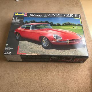 ジャガー JAGUAR E-TYPE（XK-E）1:8 Revell プラモデル(模型/プラモデル)