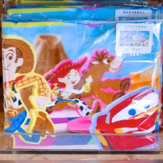 ディズニー(Disney)の定価以下♡ 新作 ピクサープレイタイム バスタオル 2019 ディズニーリゾート(タオル/バス用品)