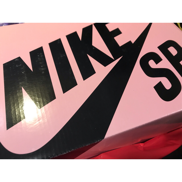 NIKE(ナイキ)の【最安値】 girls don't cry nike sb dunk low  メンズの靴/シューズ(スニーカー)の商品写真