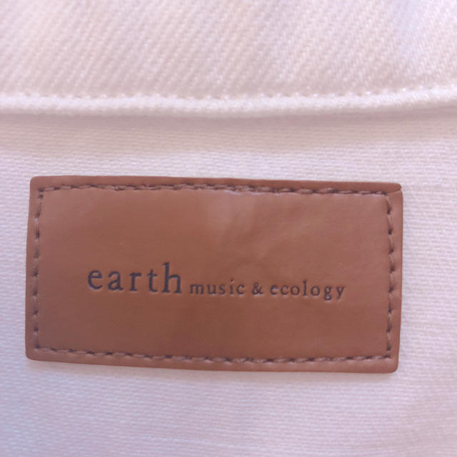 earth music & ecology(アースミュージックアンドエコロジー)の白ジャケット レディースのジャケット/アウター(Gジャン/デニムジャケット)の商品写真