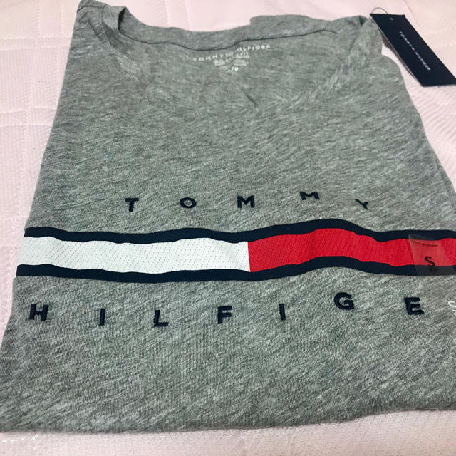 TOMMY HILFIGER(トミーヒルフィガー)のラスト1点‼︎終価格‼︎‼︎TOMMY HILFIGER Tシャツグレーカラー レディースのトップス(Tシャツ(半袖/袖なし))の商品写真