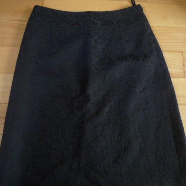 KEITHのKEITH【新品未使用】KEITH：膝丈黒色スカート(花柄の刺繍あり）