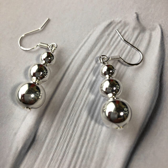 STUDIOUS(ステュディオス)のsilver ball 3連 pierce レディースのアクセサリー(ピアス)の商品写真