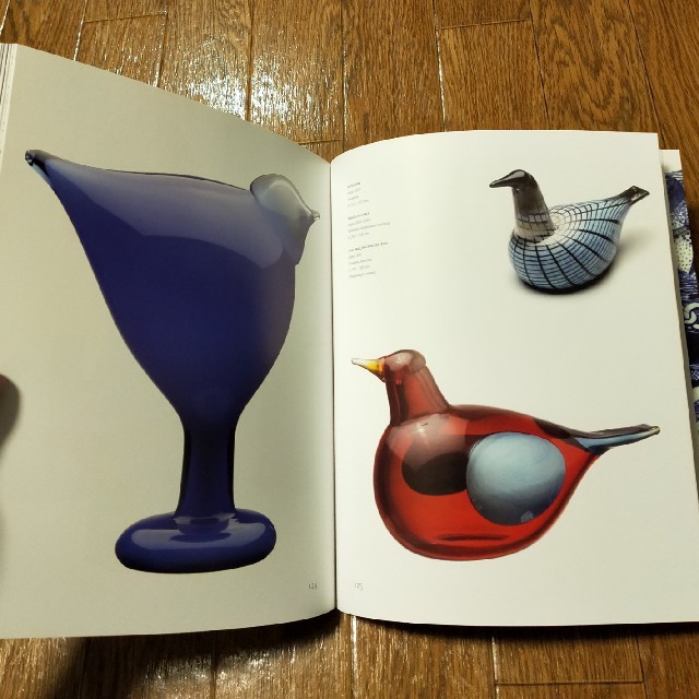 iittala(イッタラ)のOiva  Toikka 作品集 エンタメ/ホビーの本(洋書)の商品写真