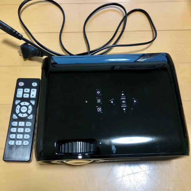 LionWell プロジェクター スマホ/家電/カメラのテレビ/映像機器(プロジェクター)の商品写真