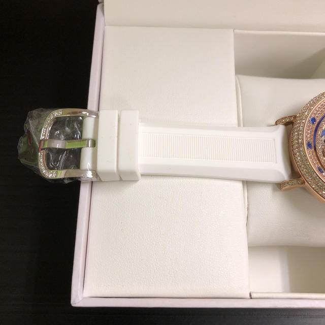SWAROVSKI(スワロフスキー)のグルグル時計❤️展示・未使用 アンコキーヌ ジャガー ホワイトラバー レディースのファッション小物(腕時計)の商品写真