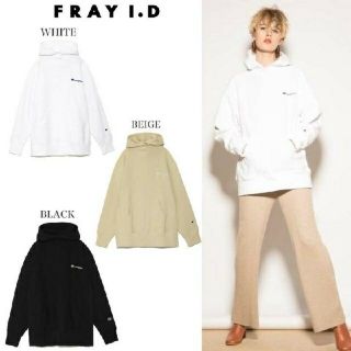 フレイアイディー(FRAY I.D)のフレイアイディー✖️チャンピオンプルオーバー❤️パーカー(トレーナー/スウェット)