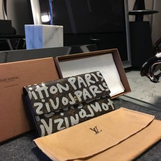 ルイヴィトン(LOUIS VUITTON)のモノグラム・グラフィティ・超希少シルバー(長財布)