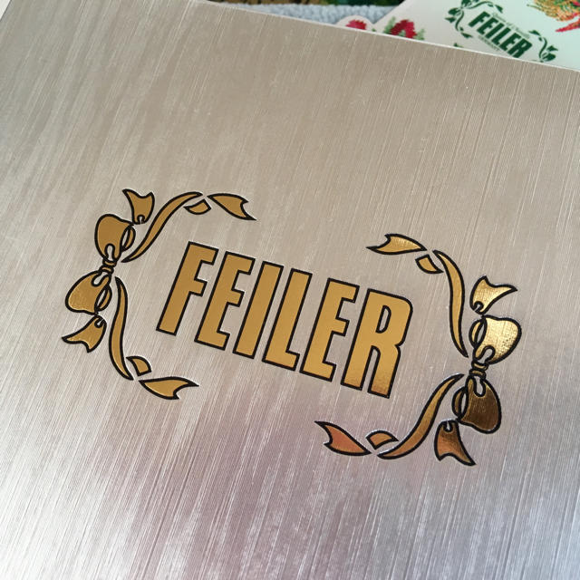 FEILER(フェイラー)の☆FEILERハンカチ☆スタイセット☆ キッズ/ベビー/マタニティのこども用ファッション小物(ベビースタイ/よだれかけ)の商品写真