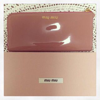 ミュウミュウ(miumiu)のmiumiu長財布(財布)