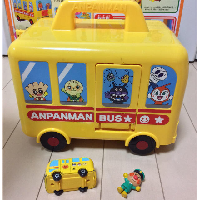アンパンマン(アンパンマン)のアンパンマン おでかけミニカーバス エンタメ/ホビーのおもちゃ/ぬいぐるみ(キャラクターグッズ)の商品写真