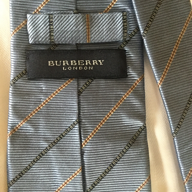 BURBERRY(バーバリー)の【人気商品】バーバリー ネクタイ  水色  メンズのファッション小物(ネクタイ)の商品写真