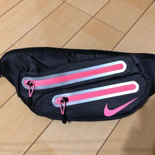 ナイキ(NIKE)のNIKE ナイキ レディースウエストポーチ(ボディバッグ/ウエストポーチ)