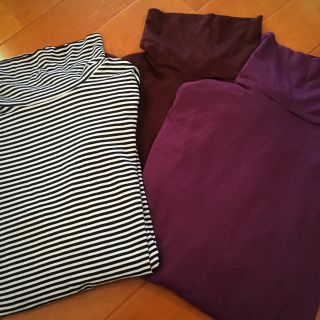 ユニクロ(UNIQLO)のUNIQLOのヒートテックモイストインナー Sサイズ ブラウンなど3枚セット(アンダーシャツ/防寒インナー)