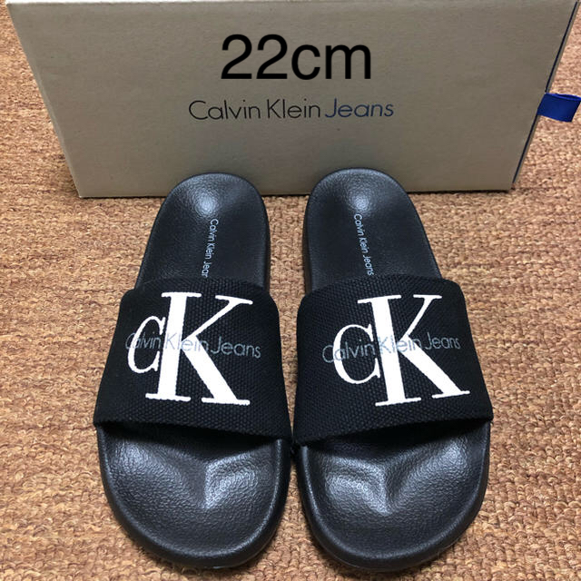 Calvin Klein(カルバンクライン)の新品 カルバンクライン Calvin Klein Jeans ck サンダル 黒 レディースの靴/シューズ(サンダル)の商品写真