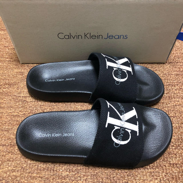 Calvin Klein(カルバンクライン)の新品 カルバンクライン Calvin Klein Jeans ck サンダル 黒 レディースの靴/シューズ(サンダル)の商品写真