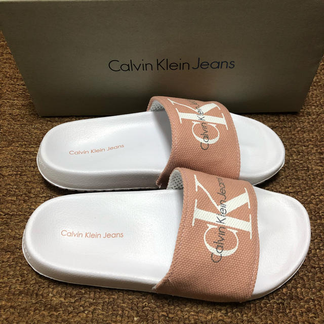 Calvin Klein(カルバンクライン)の新品 レディース カルバンクライン シャワー ビーチ サンダル 海 プール CK レディースの靴/シューズ(サンダル)の商品写真