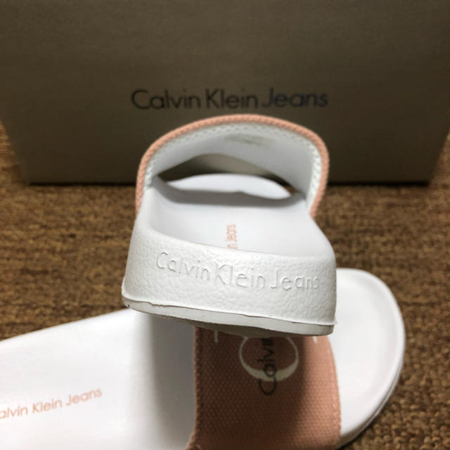 Calvin Klein(カルバンクライン)の新品 レディース カルバンクライン シャワー ビーチ サンダル 海 プール CK レディースの靴/シューズ(サンダル)の商品写真