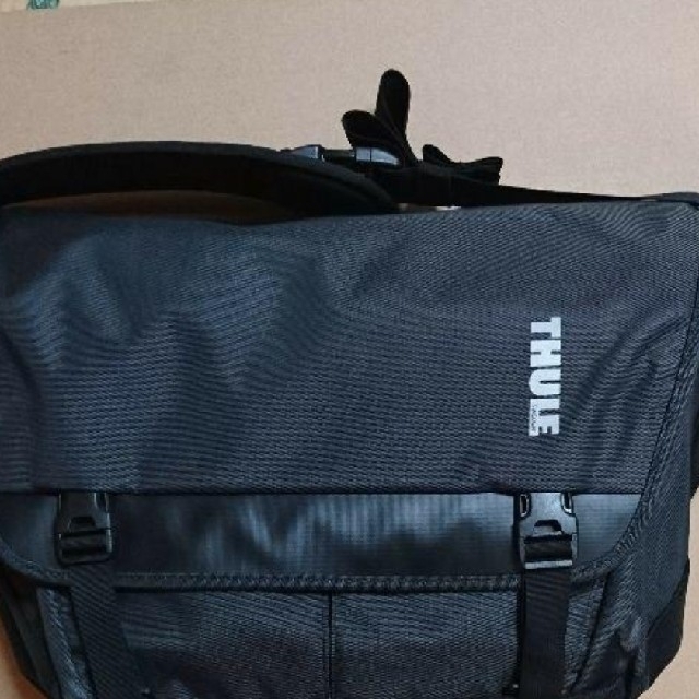 THULE(スーリー)の4/30迄値下Thule DSLR Messenger メッセンジャーショルダー スマホ/家電/カメラのカメラ(ケース/バッグ)の商品写真