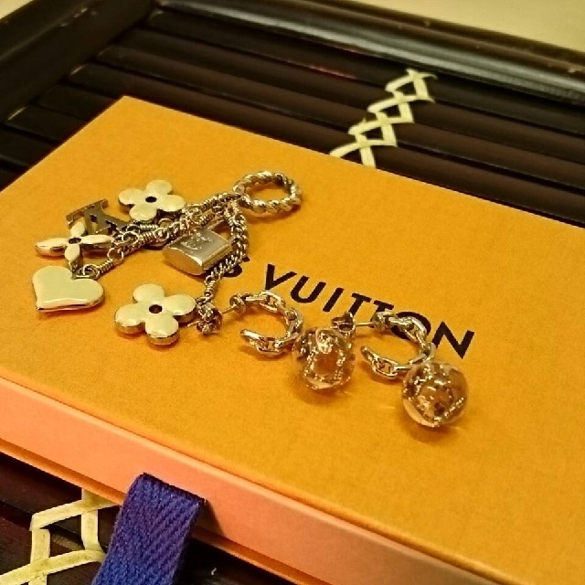 LOUIS VUITTON ピアス ブーグル ドレイユ・ アンクルージョンレディース