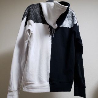 【大人気★最新作★】Marcelo Burlon カラーフェザー パーカー♪