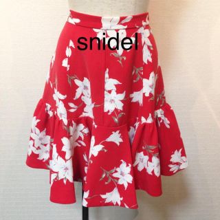 スナイデル(SNIDEL)の美品✨snidel❤️花柄 フレアースカート(ひざ丈スカート)