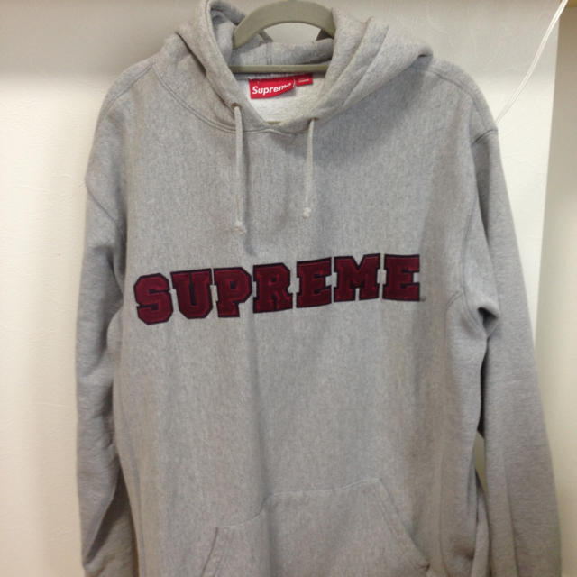 Supreme(シュプリーム)のSUPREMEパーカー！ レディースのトップス(パーカー)の商品写真