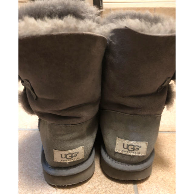 UGG(アグ)の最終値下！ugg BAILEY BUTTON アグ ベイリーボタン 23cm レディースの靴/シューズ(ブーツ)の商品写真