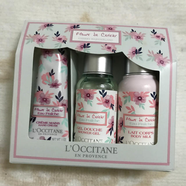 L'OCCITANE(ロクシタン)の新品 ロクシタン チェリーワンダーランド ファーストスプリング セット コスメ/美容のボディケア(ハンドクリーム)の商品写真