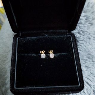 エテ(ete)のリボンモチーフのプチピアス♡(ピアス)