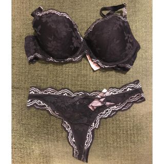 ヴィクトリアズシークレット(Victoria's Secret)の【新品未使用タグ付き/VICTORIA’S SECRET】ブラショーツセット(ブラ&ショーツセット)