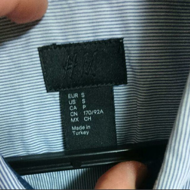 H&M(エイチアンドエム)のH&M 長袖青ストライプシャツ made in Turky  メンズのトップス(シャツ)の商品写真