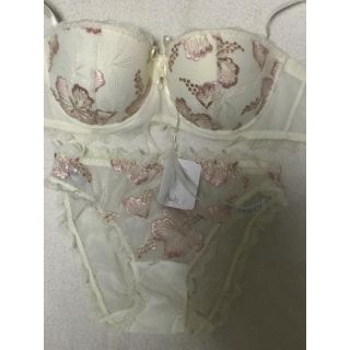 ラペルラ(LA PERLA)の超レア!AUBADEオーバドゥBRAZIL PARADISE75C/1(ブラ&ショーツセット)