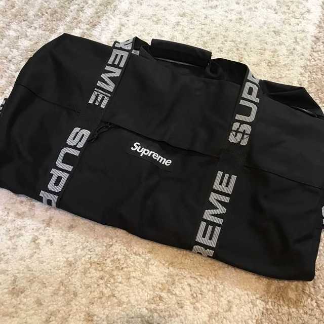 Supreme(シュプリーム)の【訳アリ】Supreme 18SS Duffle Bag 普通サイズ ブラック メンズのバッグ(ドラムバッグ)の商品写真