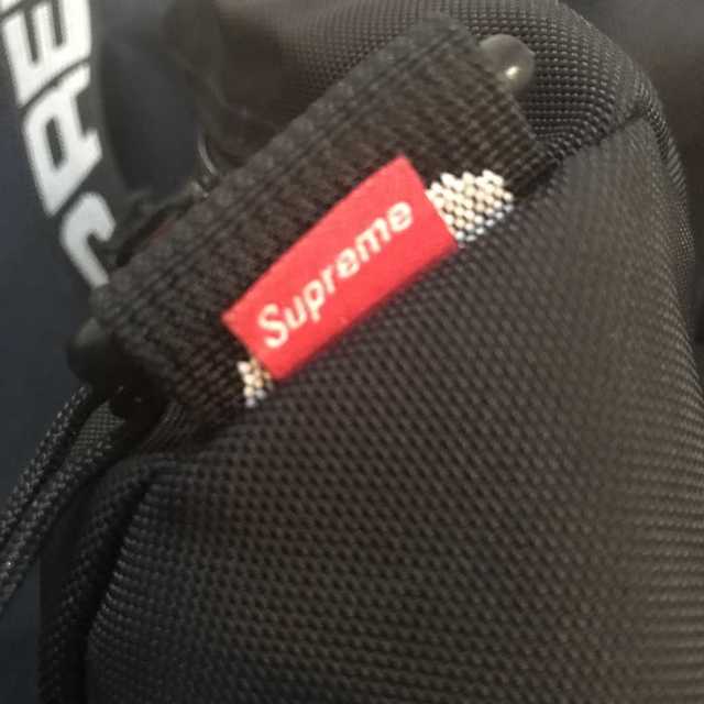 Supreme(シュプリーム)の【訳アリ】Supreme 18SS Duffle Bag 普通サイズ ブラック メンズのバッグ(ドラムバッグ)の商品写真