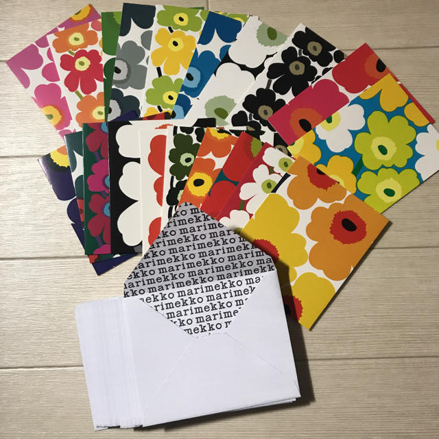 marimekko(マリメッコ)のマリメッコ カード&封筒 セット ケースなし❣️ ハンドメイドの文具/ステーショナリー(カード/レター/ラッピング)の商品写真