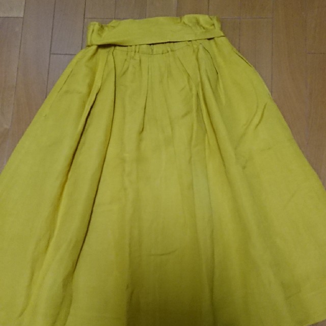 ViS(ヴィス)のVIS タックフレアスカート マスタード レディースのスカート(ひざ丈スカート)の商品写真