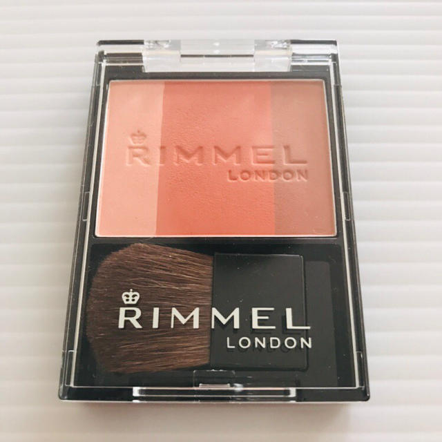 RIMMEL(リンメル)のリンメル スリーインワン モデリングフェイスブラッシュ 005 コスメ/美容のベースメイク/化粧品(チーク)の商品写真