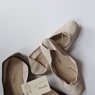 アーペーセー(A.P.C)の専用porcelliバレエシューズ37 23.5cm新品スモーキーホワイト(バレエシューズ)