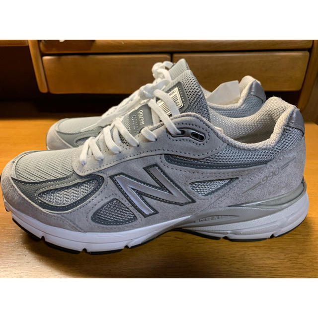 New Balance(ニューバランス)のとなかい1355様専用 NB ニューバランス 990V4 グレー 27.5cm メンズの靴/シューズ(スニーカー)の商品写真