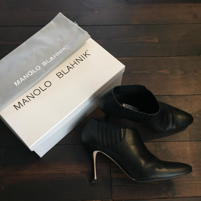 MANOLO BLAHNIK(マノロブラニク)のマノロブラニク☆ブラック ブーティ サイズ39 1/2 レディースの靴/シューズ(ブーティ)の商品写真