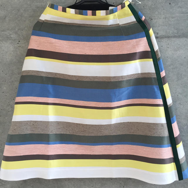 新品未使用レアmina 時代multi stripeスカート ひざ丈スカート