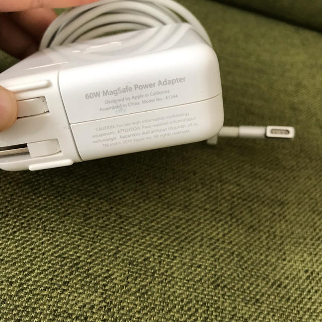 Apple(アップル)のApple MagSafe Adapter スマホ/家電/カメラのPC/タブレット(PC周辺機器)の商品写真