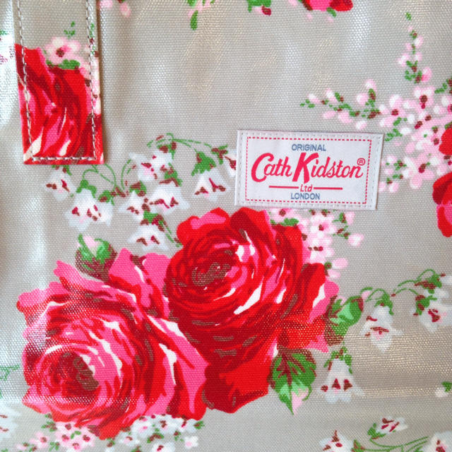 Cath Kidston(キャスキッドソン)のキャス・キッドソン クラシックローズ キャリーオールバッグ 未使用 レディースのバッグ(トートバッグ)の商品写真