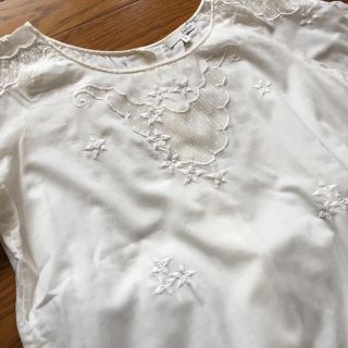 ルカ(LUCA)の専用です。白の刺繍がかわいいシャツ(シャツ/ブラウス(半袖/袖なし))