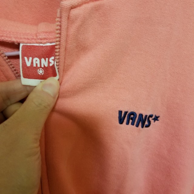 VANS(ヴァンズ)の【送料無料】vans ピンク オレンジ系 パーカー レディースのトップス(パーカー)の商品写真